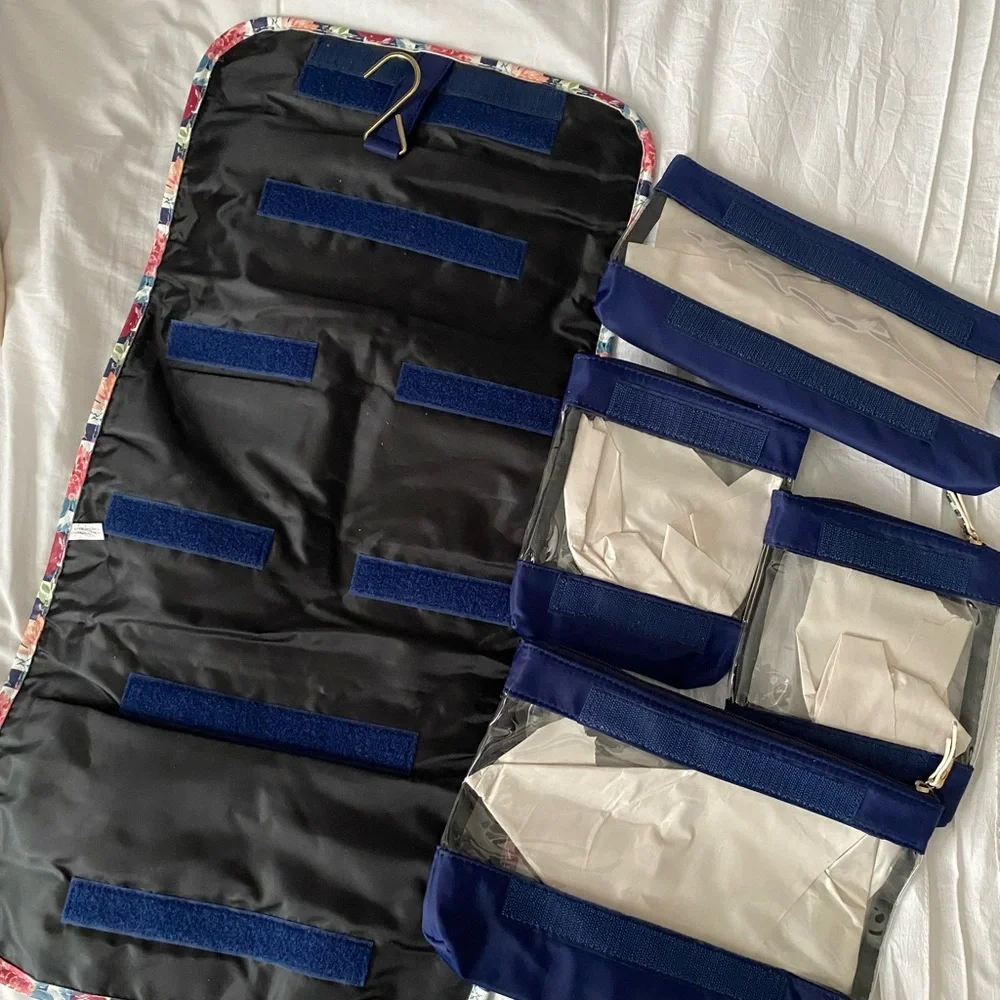 N/A hanging travel